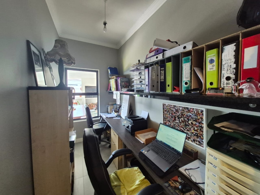3 Bedroom Property for Sale in Sunningdale Western Cape